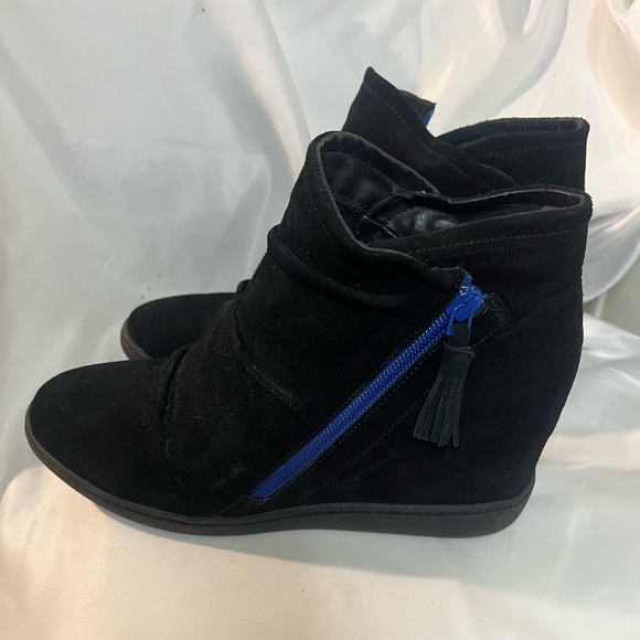 SKECHERS +3 Hidden wedge Black Ankle Boots with Blue Accent - Picture 1 of 16